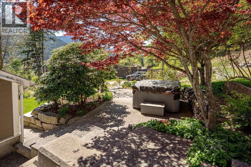 2465 3a Highway, Nelson, British Columbia  V1L 6K7 - Photo 42 - 10384192