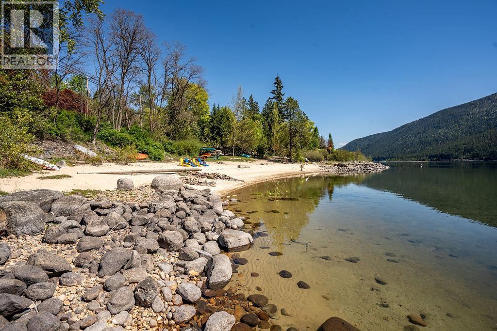 2465 3a Highway, Nelson, British Columbia  V1L 6K7 - Photo 8 - 10384192