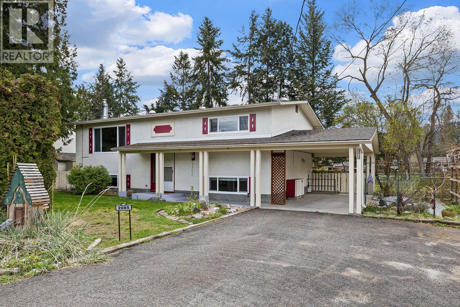 2085 Ruby Road, Kelowna, British Columbia  V1W 4B9 - Photo 3 - 10384160