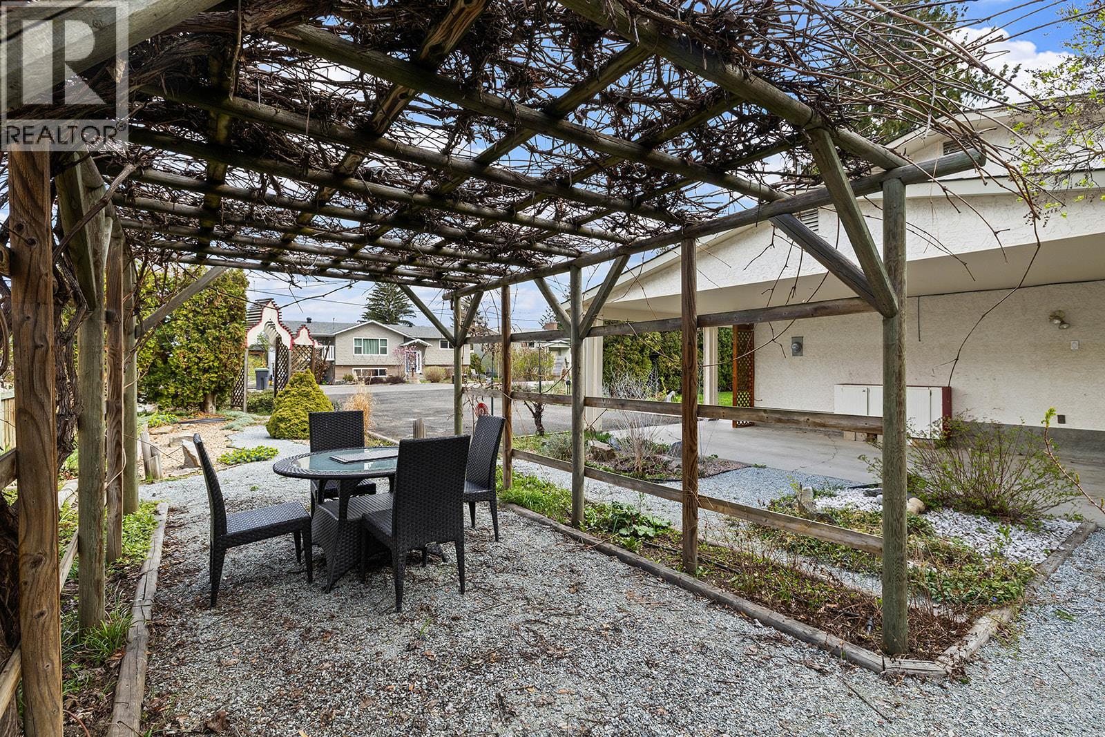 2085 Ruby Road, Kelowna, British Columbia  V1W 4B9 - Photo 48 - 10384160