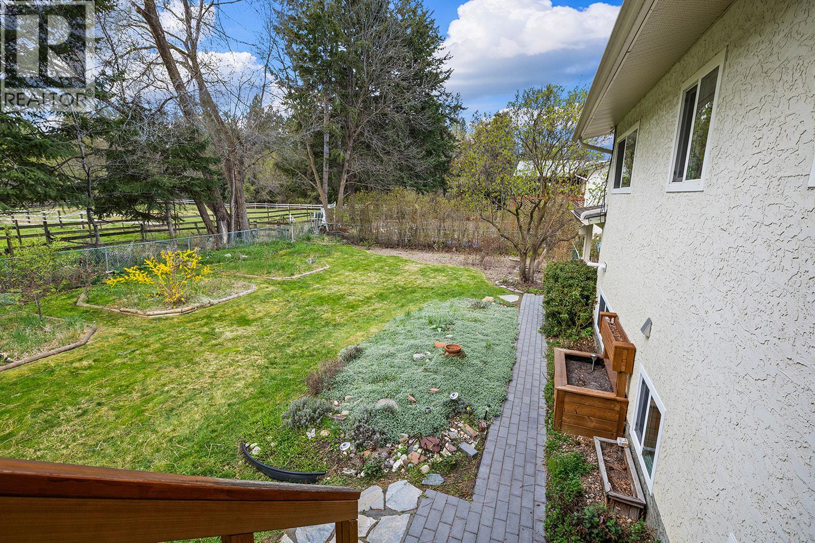 2085 Ruby Road, Kelowna, British Columbia  V1W 4B9 - Photo 52 - 10384160