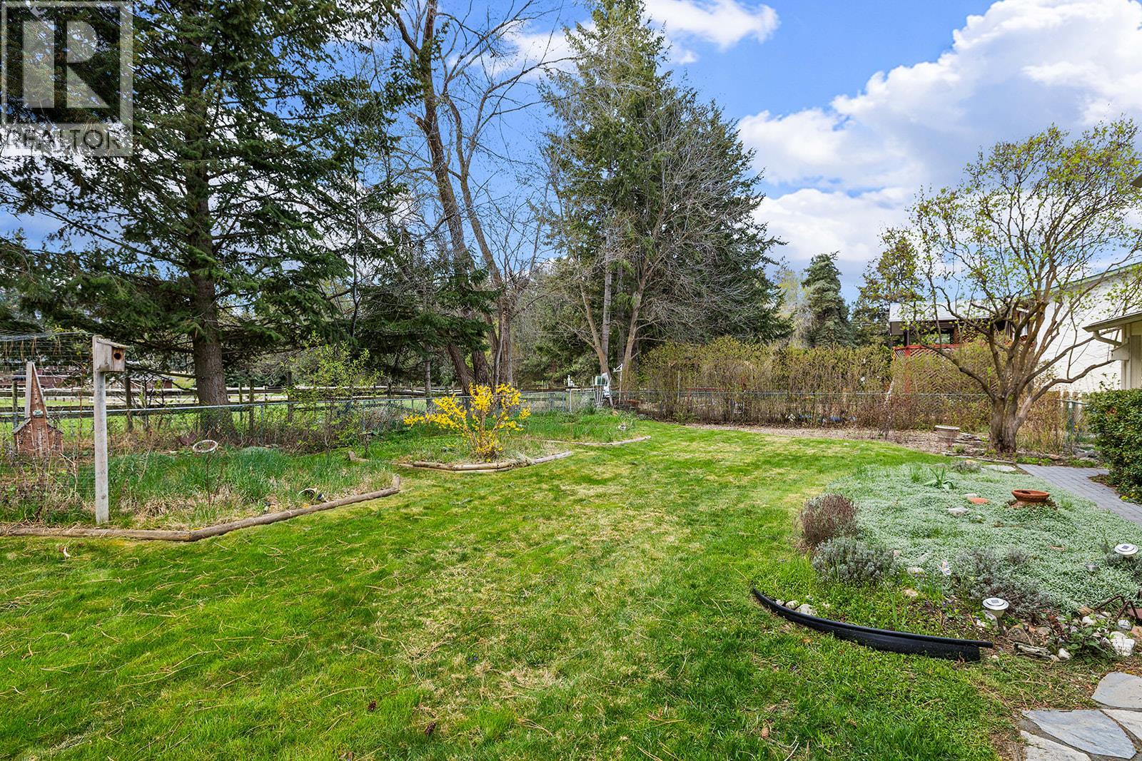 2085 Ruby Road, Kelowna, British Columbia  V1W 4B9 - Photo 56 - 10384160