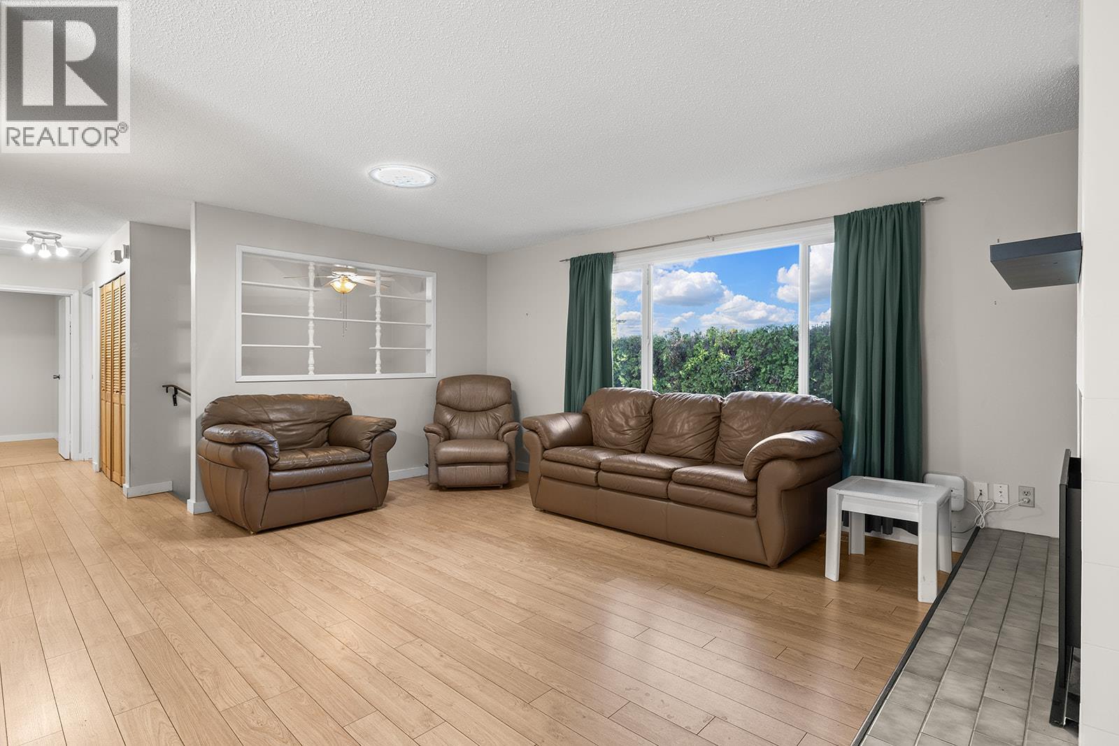 2085 Ruby Road, Kelowna, British Columbia  V1W 4B9 - Photo 8 - 10384160