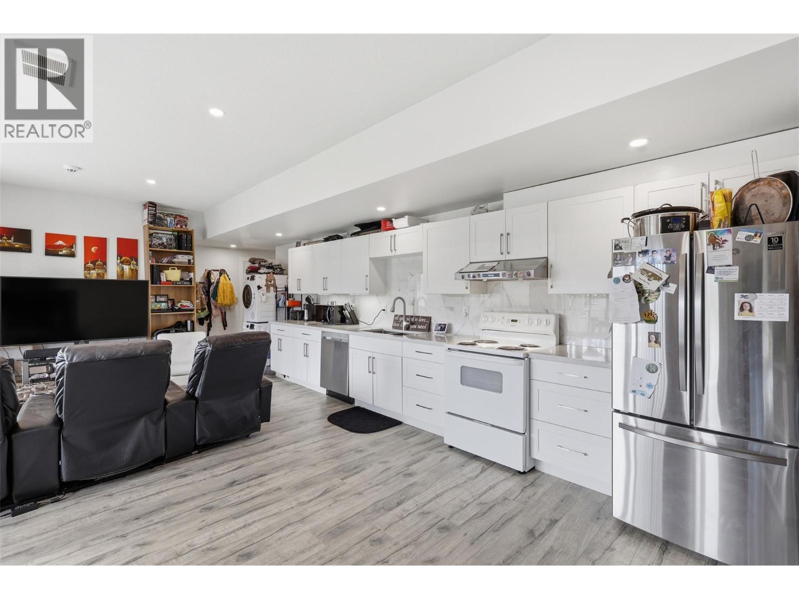 833 Woodrush Drive, Kamloops, British Columbia  V2B 0E3 - Photo 33 - 10384142