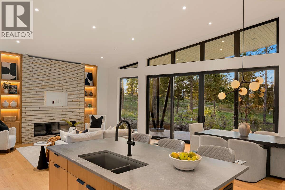 818 Predator Ridge Drive, Vernon, British Columbia  V1H 1G4 - Photo 13 - 10384501