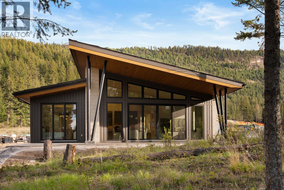 818 Predator Ridge Drive, Vernon, British Columbia  V1H 1G4 - Photo 2 - 10384501