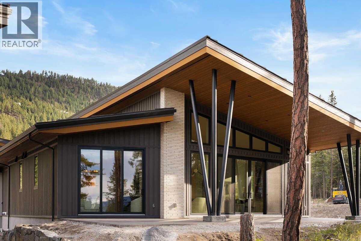 818 Predator Ridge Drive, Vernon, British Columbia  V1H 1G4 - Photo 3 - 10384501