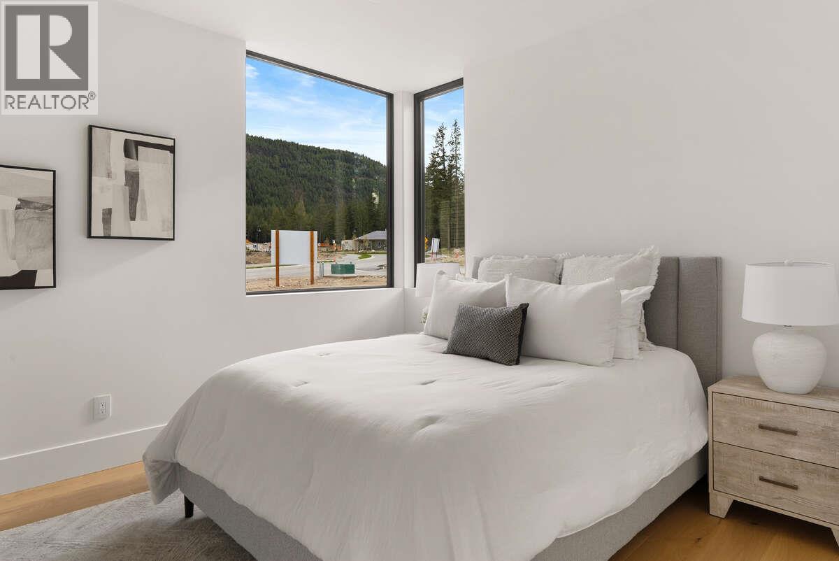 818 Predator Ridge Drive, Vernon, British Columbia  V1H 1G4 - Photo 31 - 10384501