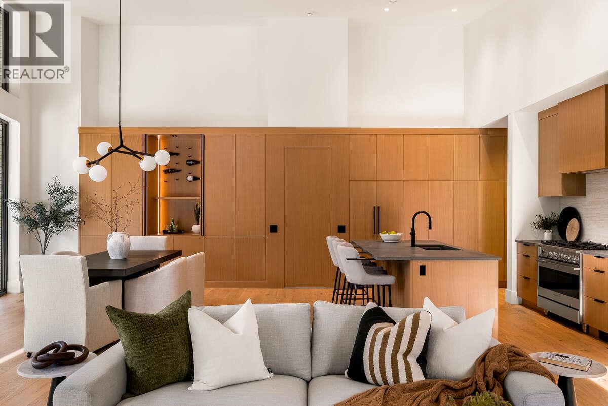 818 Predator Ridge Drive, Vernon, British Columbia  V1H 1G4 - Photo 8 - 10384501