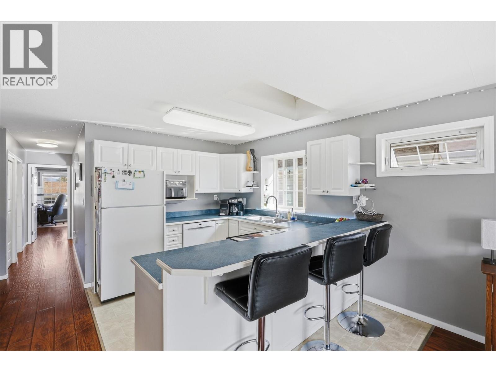 249 Juniper Avenue, Kamloops, British Columbia  V2B 1H8 - Photo 3 - 10384503