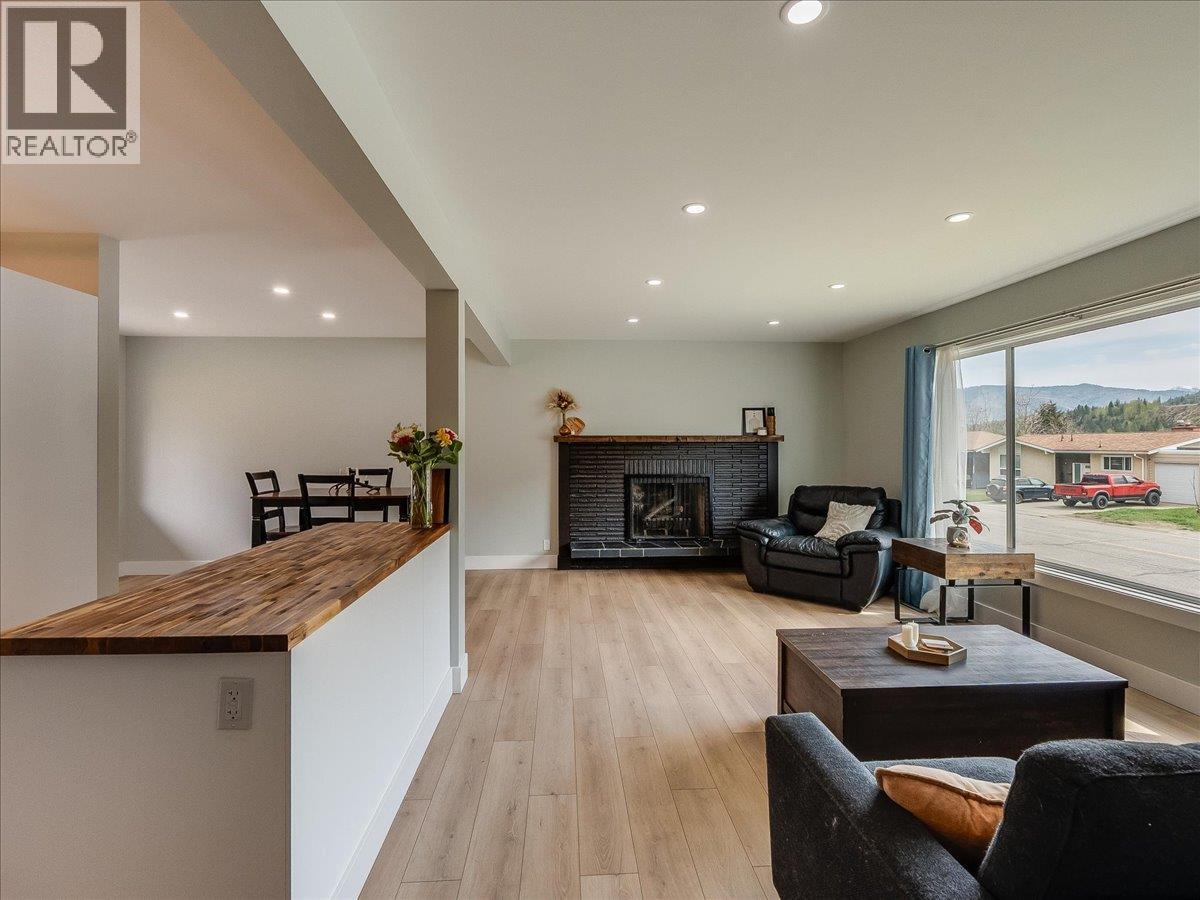 3557 Highway Drive, Trail, British Columbia  V1R 2T9 - Photo 10 - 10384413