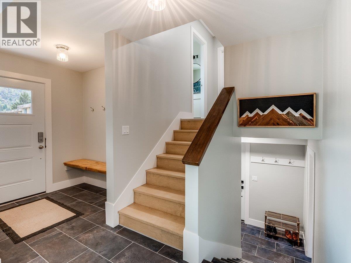 3557 Highway Drive, Trail, British Columbia  V1R 2T9 - Photo 17 - 10384413