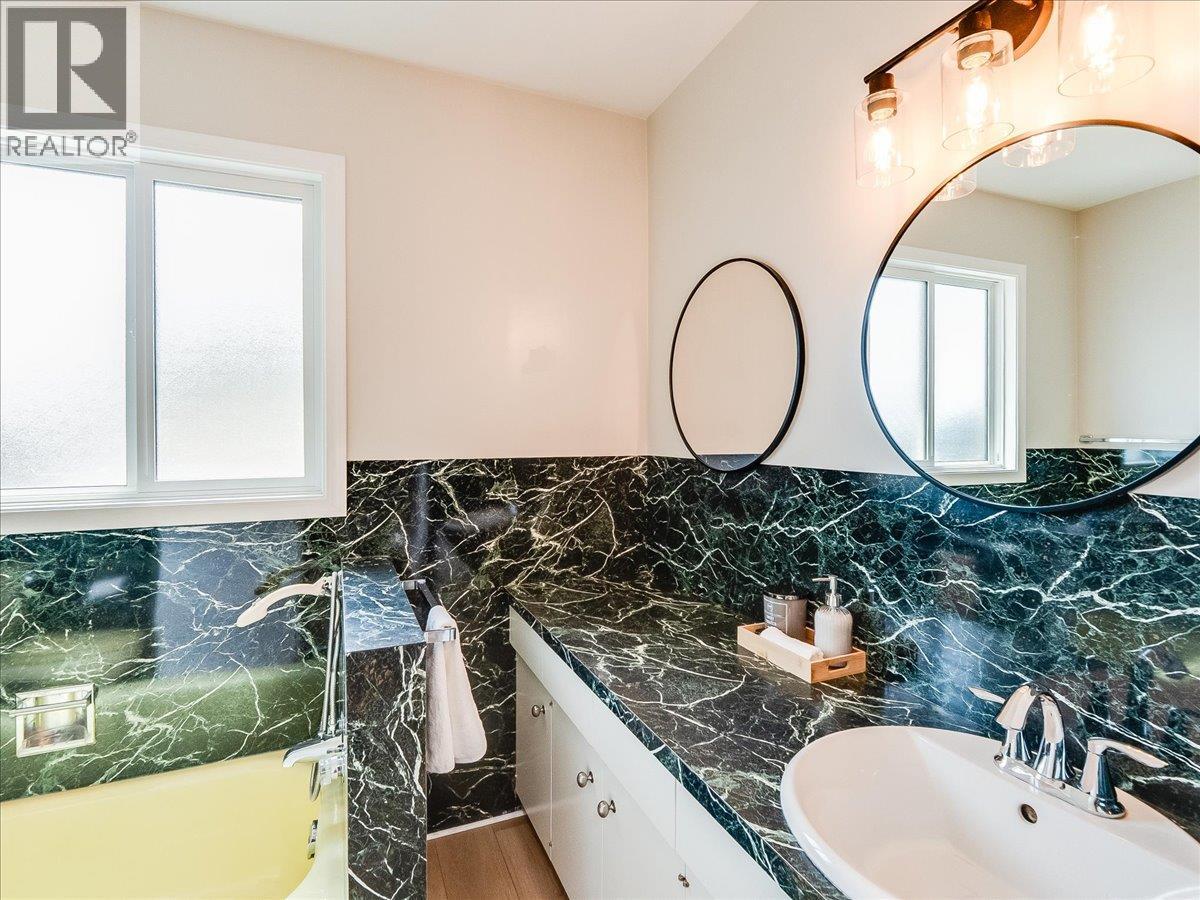 3557 Highway Drive, Trail, British Columbia  V1R 2T9 - Photo 25 - 10384413