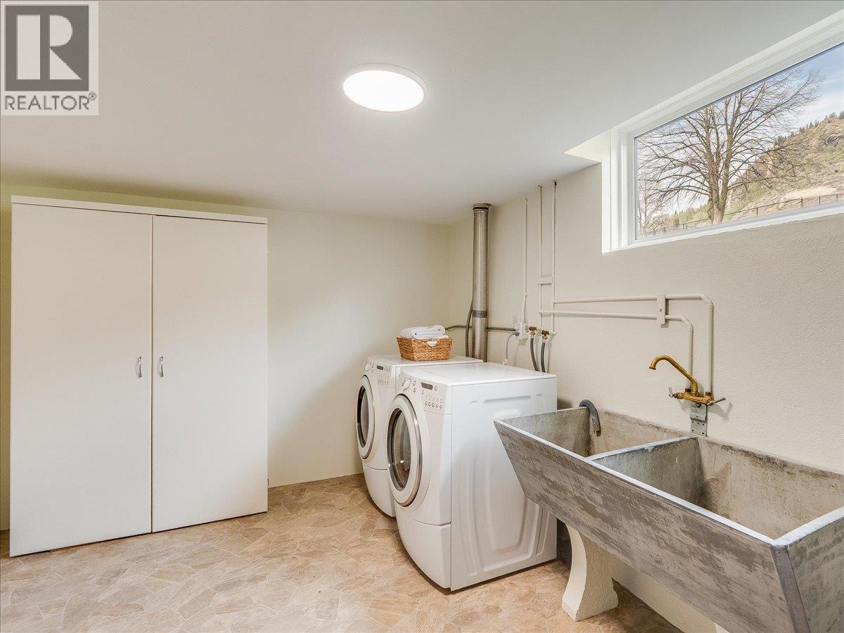 3557 Highway Drive, Trail, British Columbia  V1R 2T9 - Photo 27 - 10384413