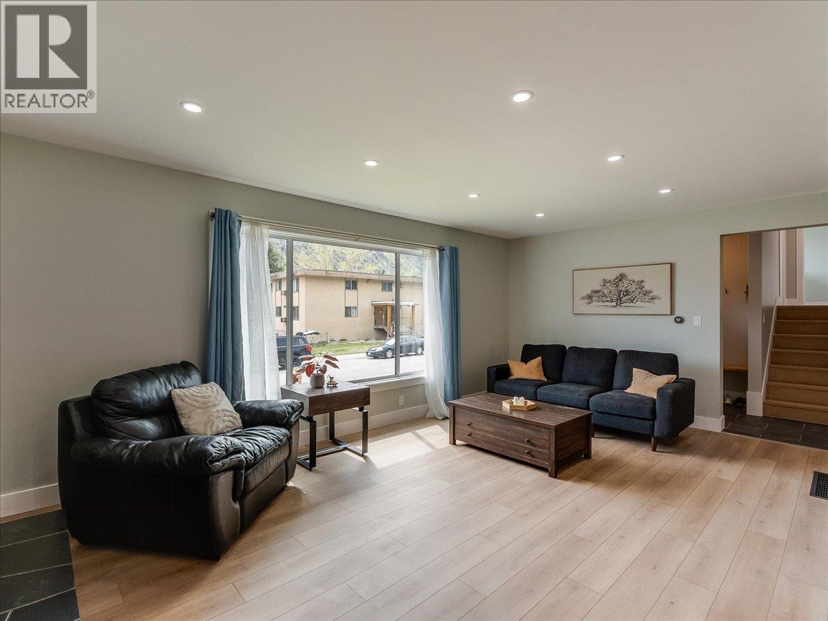 3557 Highway Drive, Trail, British Columbia  V1R 2T9 - Photo 7 - 10384413