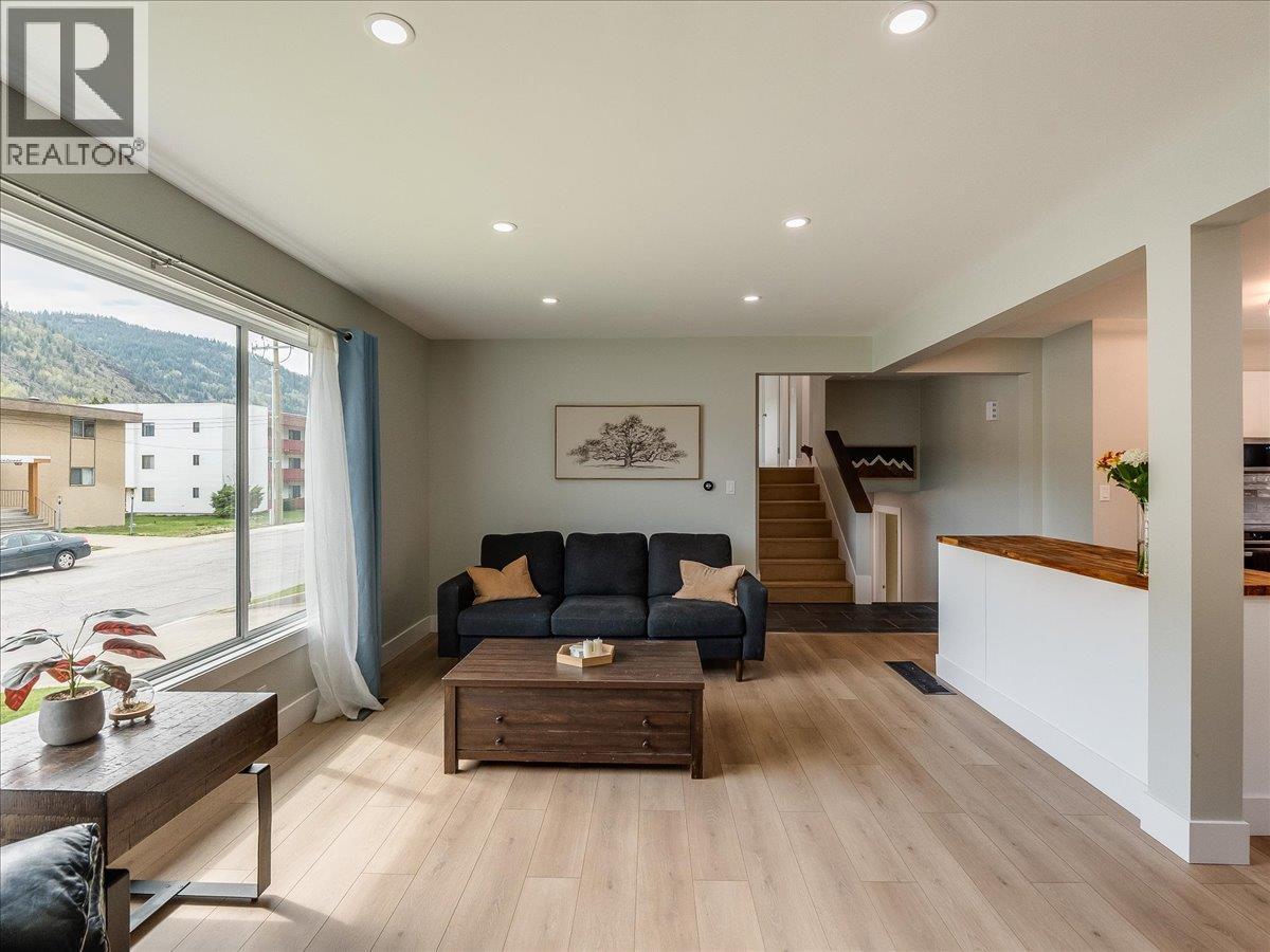 3557 Highway Drive, Trail, British Columbia  V1R 2T9 - Photo 8 - 10384413