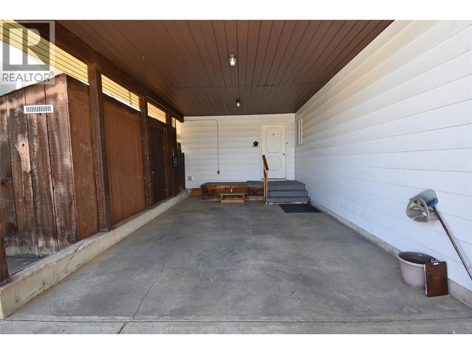 5755 Mcclure Road, Vernon, British Columbia  V1B 3R1 - Photo 6 - 10384060