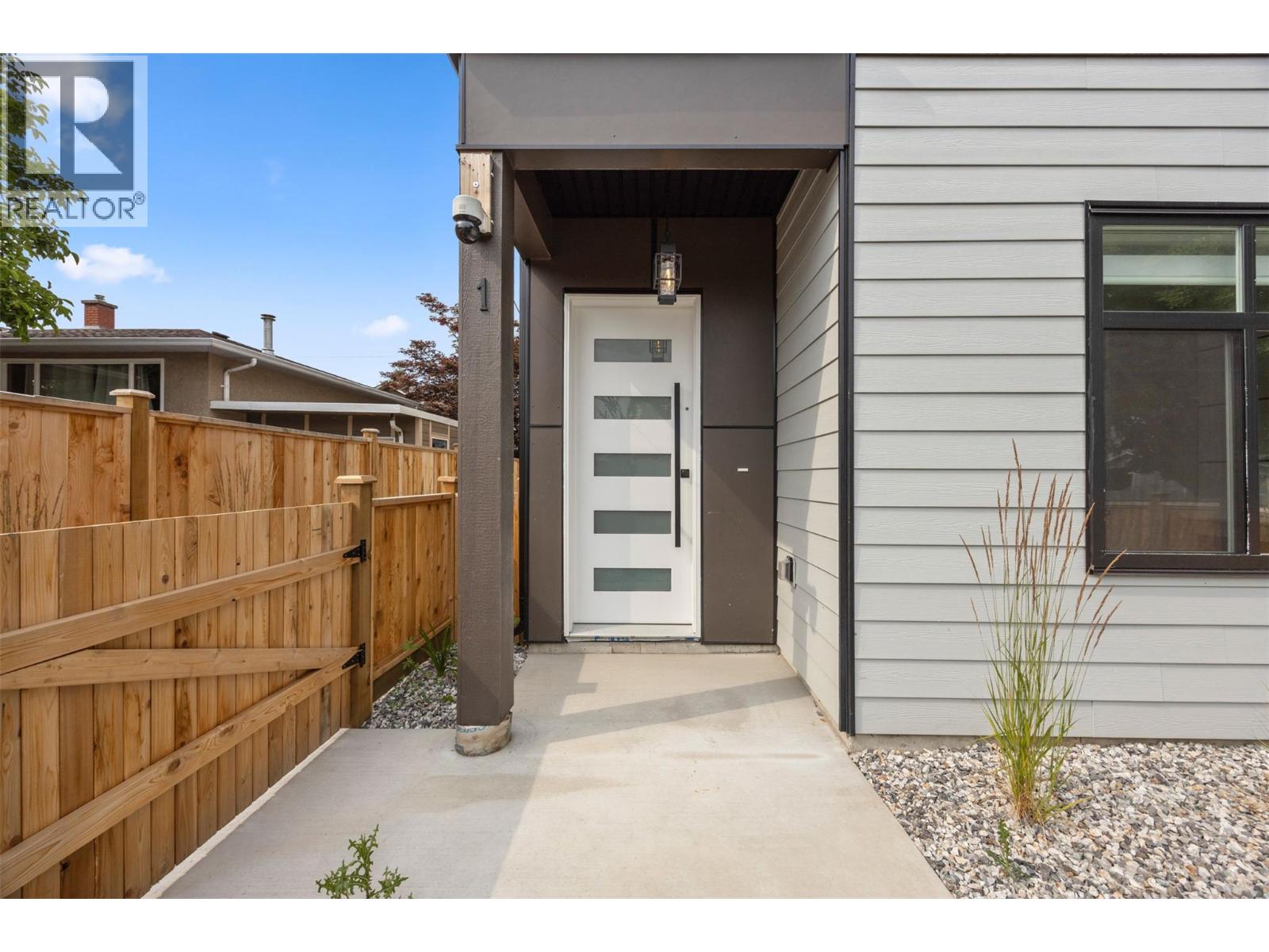 954 Stockwell Avenue Unit# 1, Kelowna, British Columbia  V1Y 6W2 - Photo 3 - 10382162