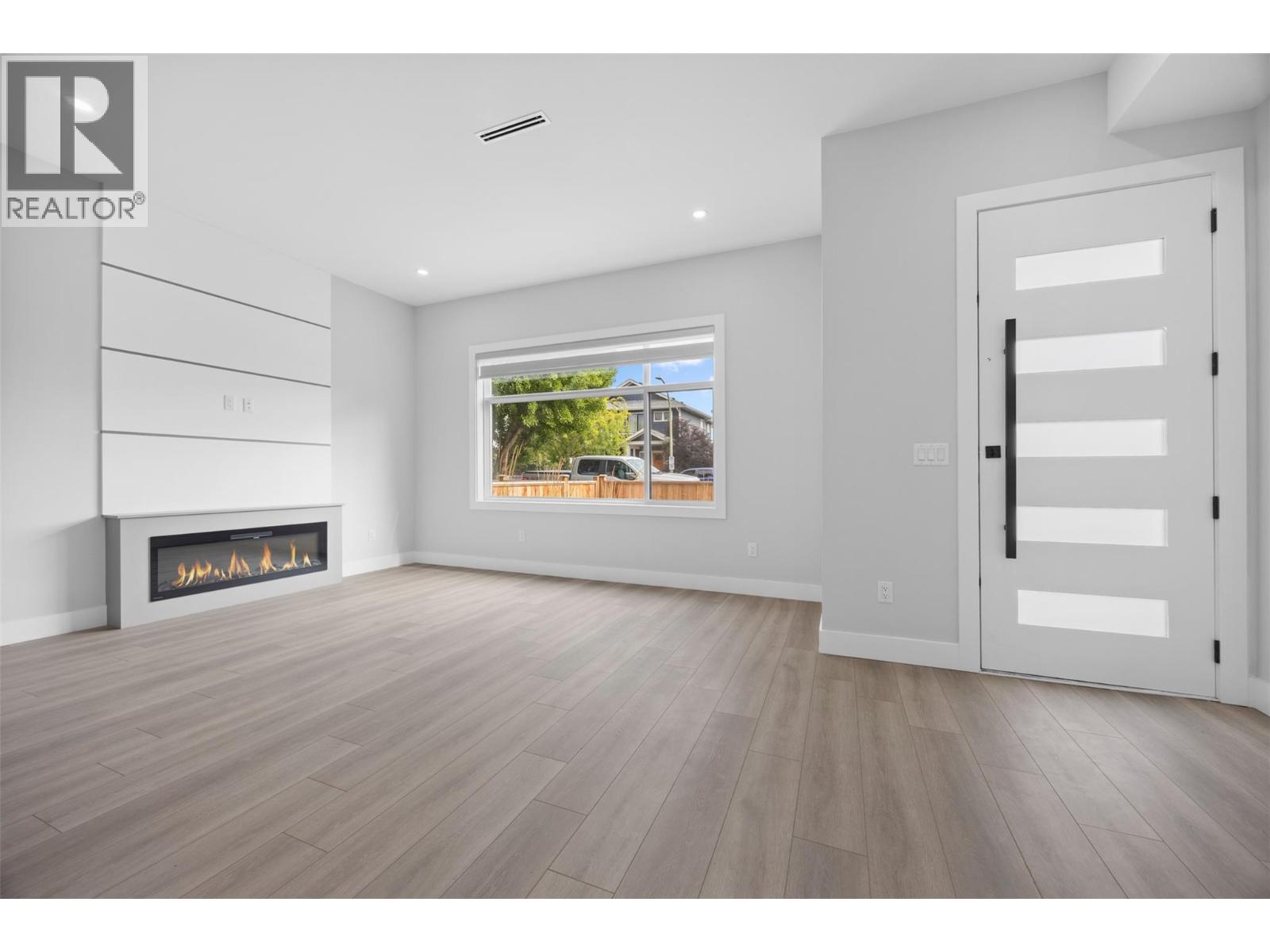 954 Stockwell Avenue Unit# 1, Kelowna, British Columbia  V1Y 6W2 - Photo 4 - 10382162