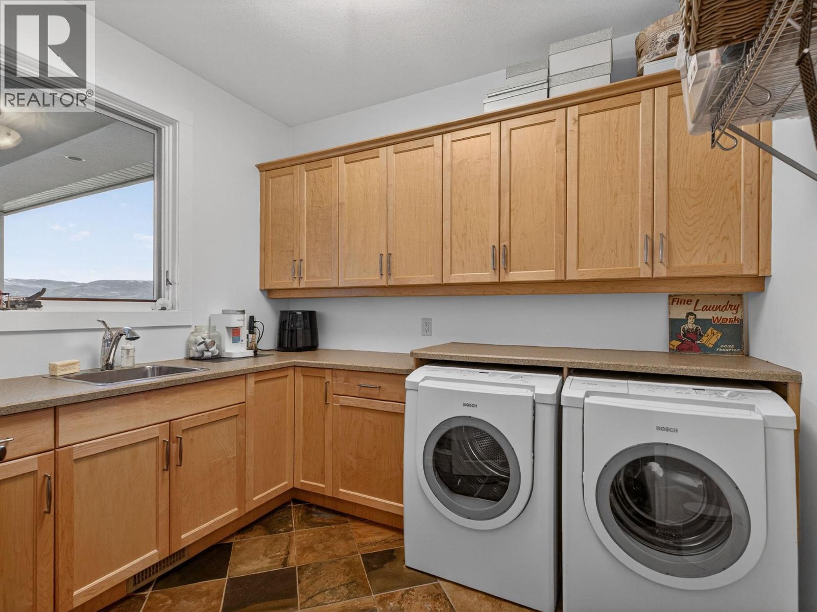 390 Okaview Road, Kelowna, British Columbia  V1W 4K3 - Photo 32 - 10378222