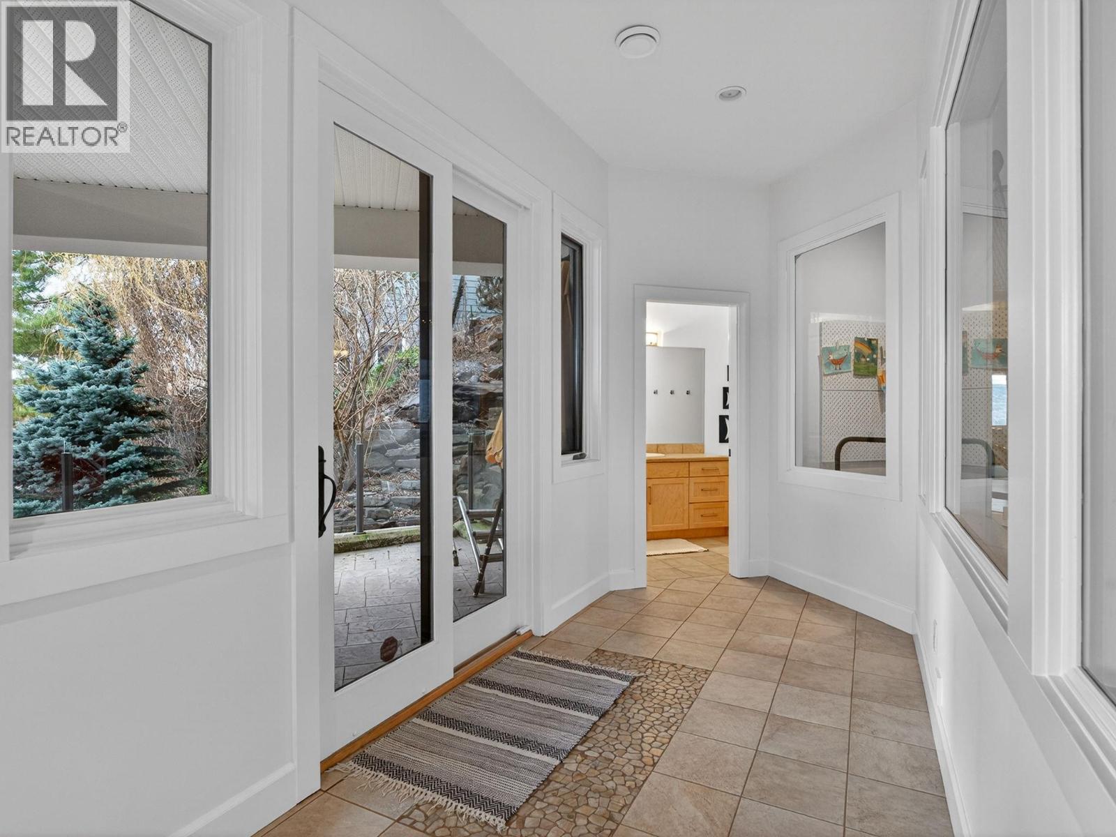 390 Okaview Road, Kelowna, British Columbia  V1W 4K3 - Photo 46 - 10378222