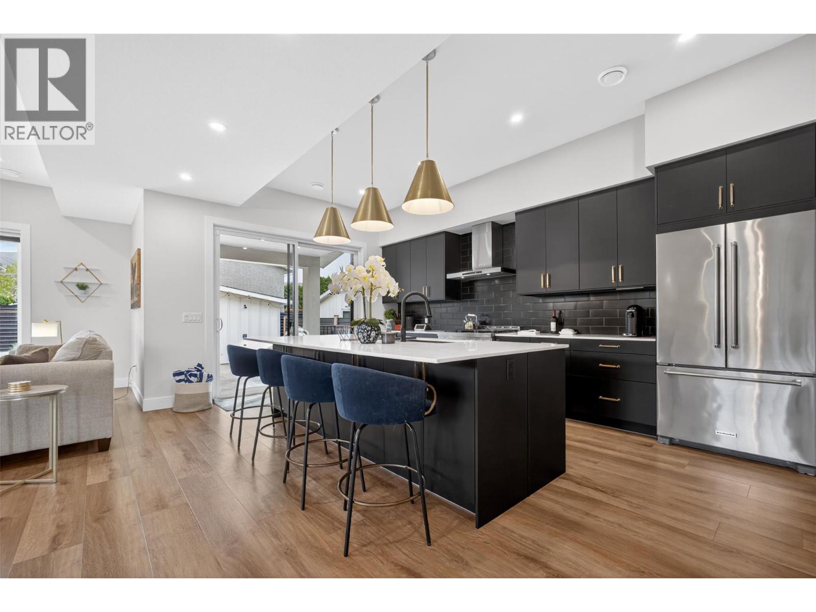 697 Balsam Road, Kelowna, British Columbia  V1W 1C1 - Photo 4 - 10382964