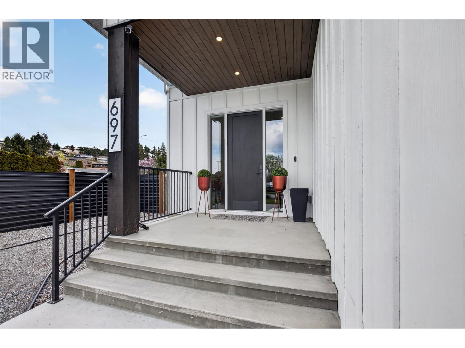 697 Balsam Road, Kelowna, British Columbia  V1W 1C1 - Photo 5 - 10382964