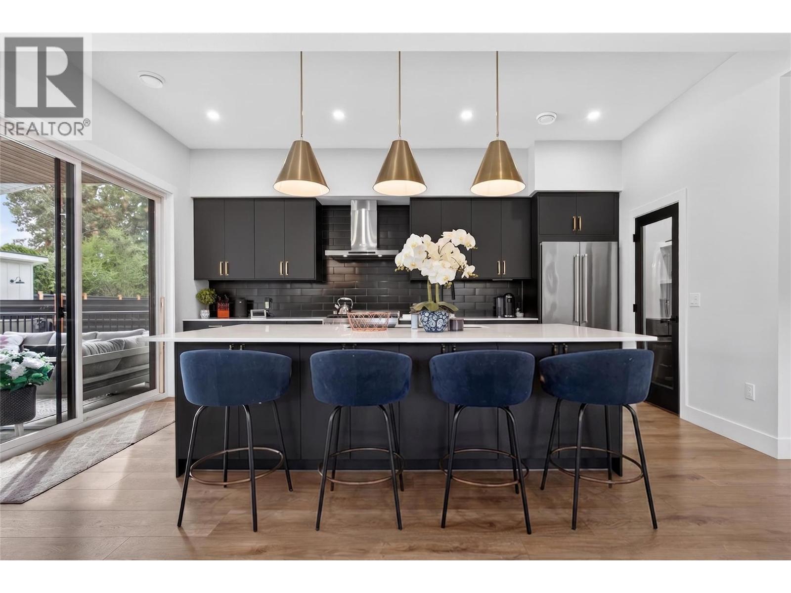 697 Balsam Road, Kelowna, British Columbia  V1W 1C1 - Photo 7 - 10382964