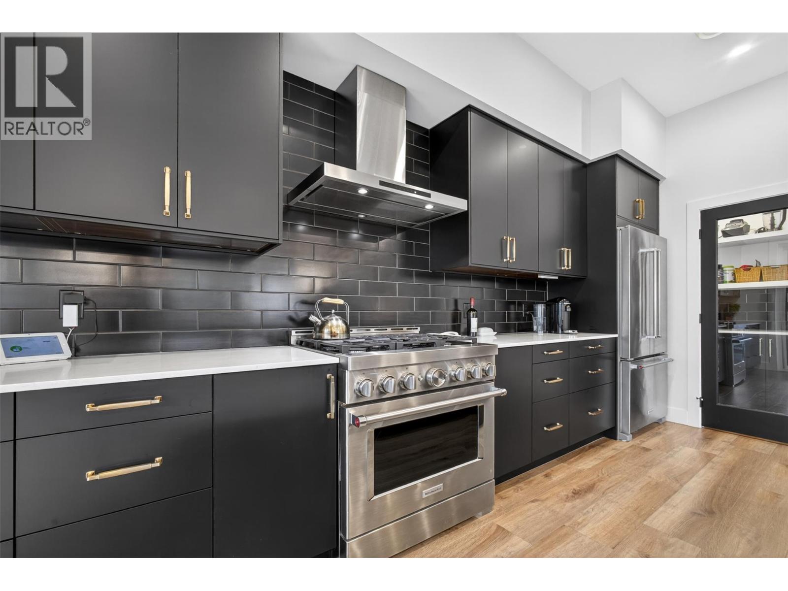 697 Balsam Road, Kelowna, British Columbia  V1W 1C1 - Photo 9 - 10382964