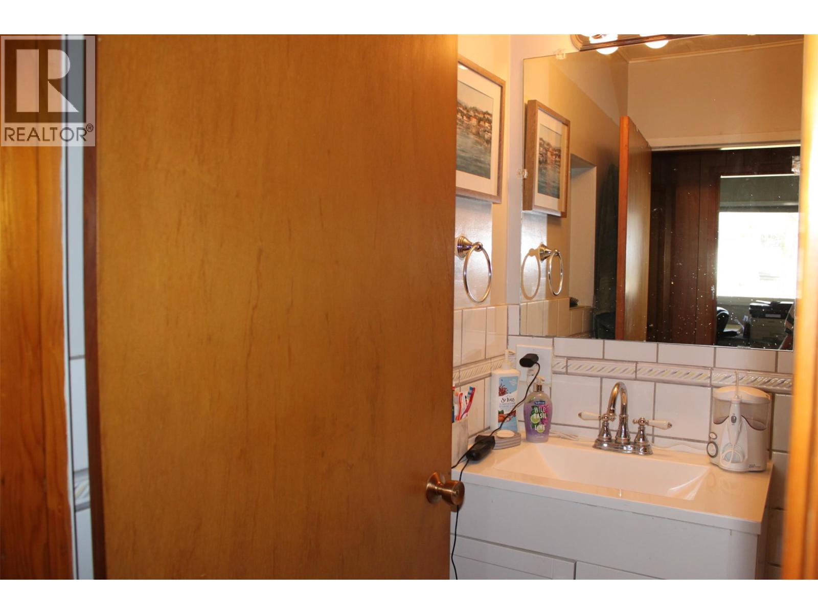 119 2nd Avenue Nw, Nakusp, British Columbia  V0G 1R0 - Photo 17 - 10384393