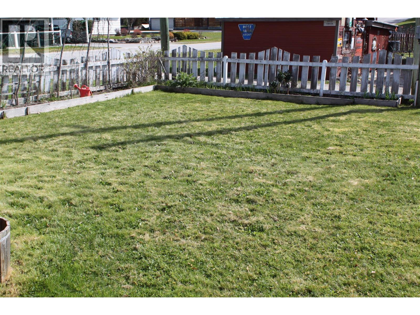 119 2nd Avenue Nw, Nakusp, British Columbia  V0G 1R0 - Photo 3 - 10384393