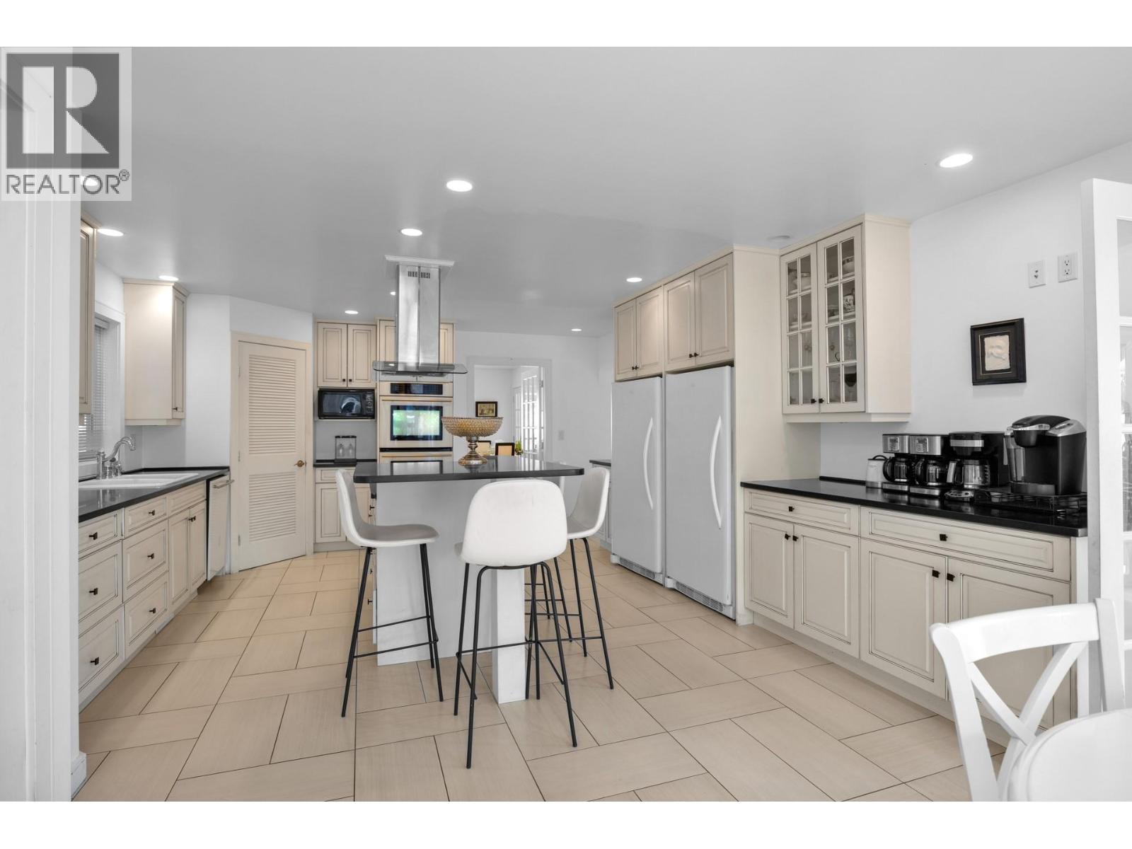 7991 Alpine Road, Kelowna, British Columbia  V1Z 3V8 - Photo 6 - 10384116