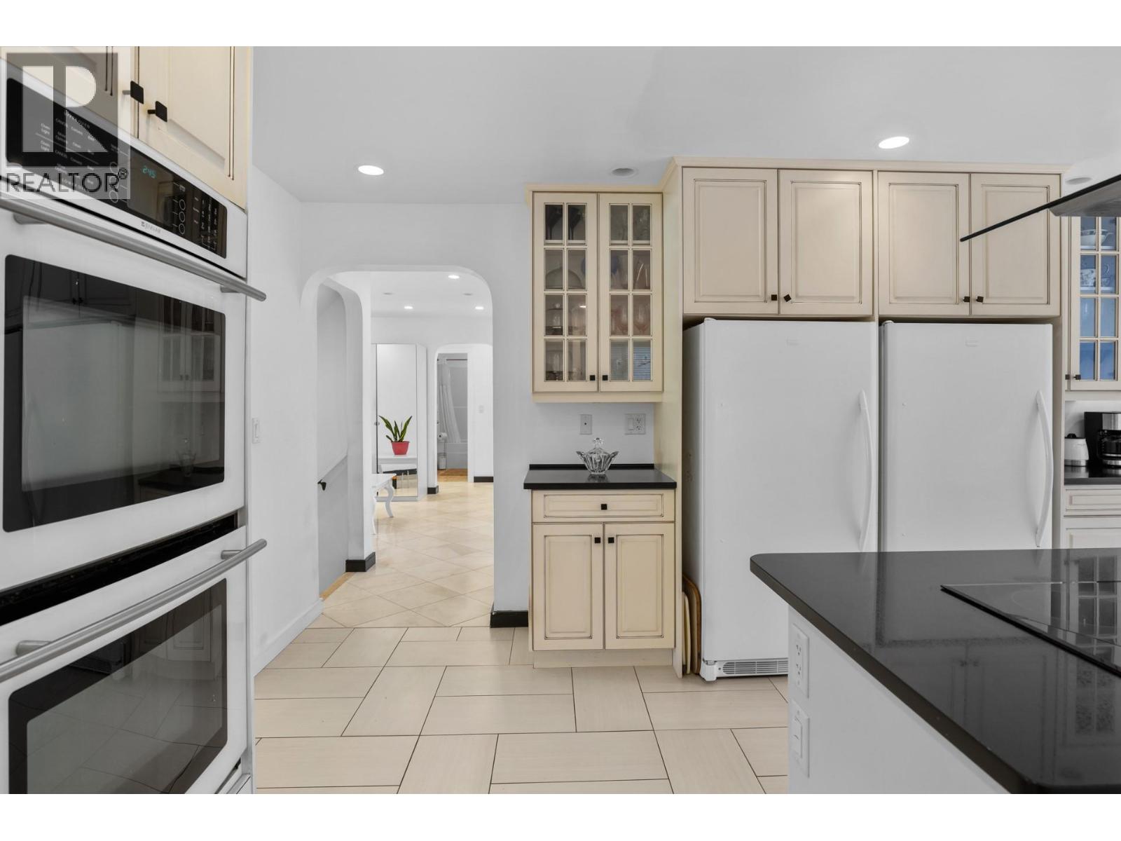 7991 Alpine Road, Kelowna, British Columbia  V1Z 3V8 - Photo 9 - 10384116