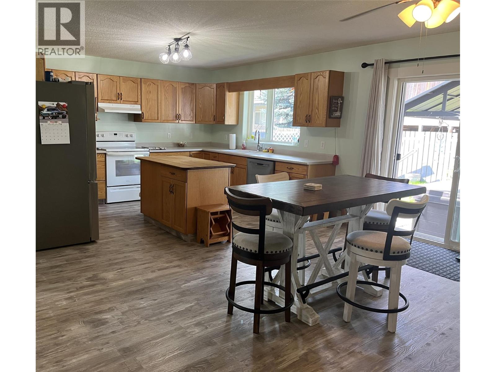 2034 Saddleview Avenue, Lumby, British Columbia  V0E 2G0 - Photo 6 - 10384447