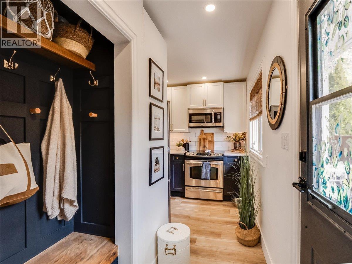 3461 Aster Drive, Trail, British Columbia  V1R 2X2 - Photo 10 - 10384382