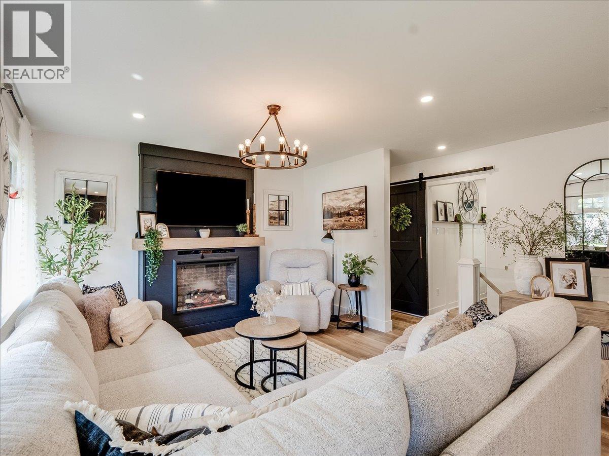 3461 Aster Drive, Trail, British Columbia  V1R 2X2 - Photo 4 - 10384382