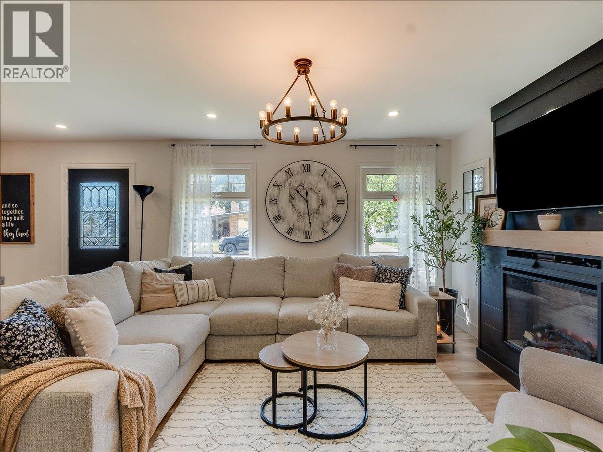 3461 Aster Drive, Trail, British Columbia  V1R 2X2 - Photo 5 - 10384382