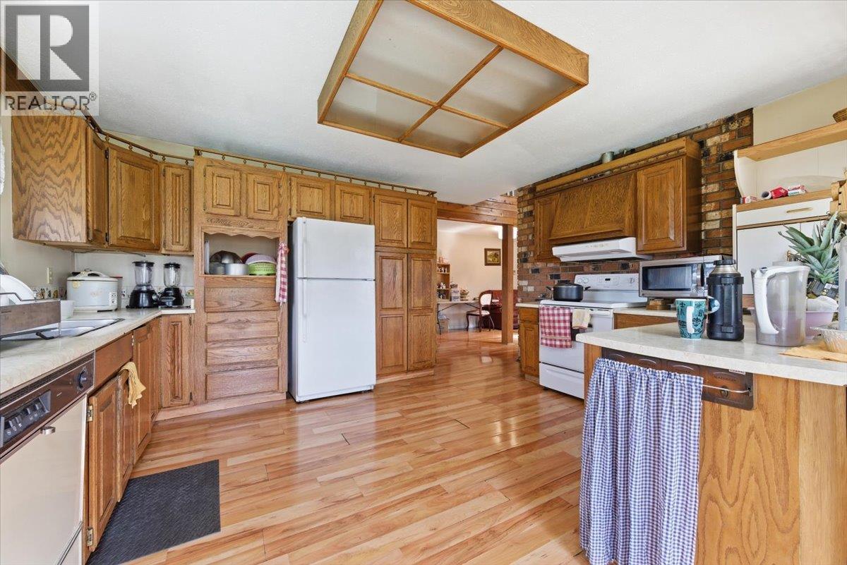 8163 Buchanan Road, Coldstream, British Columbia  V1B 3B8 - Photo 11 - 10384330