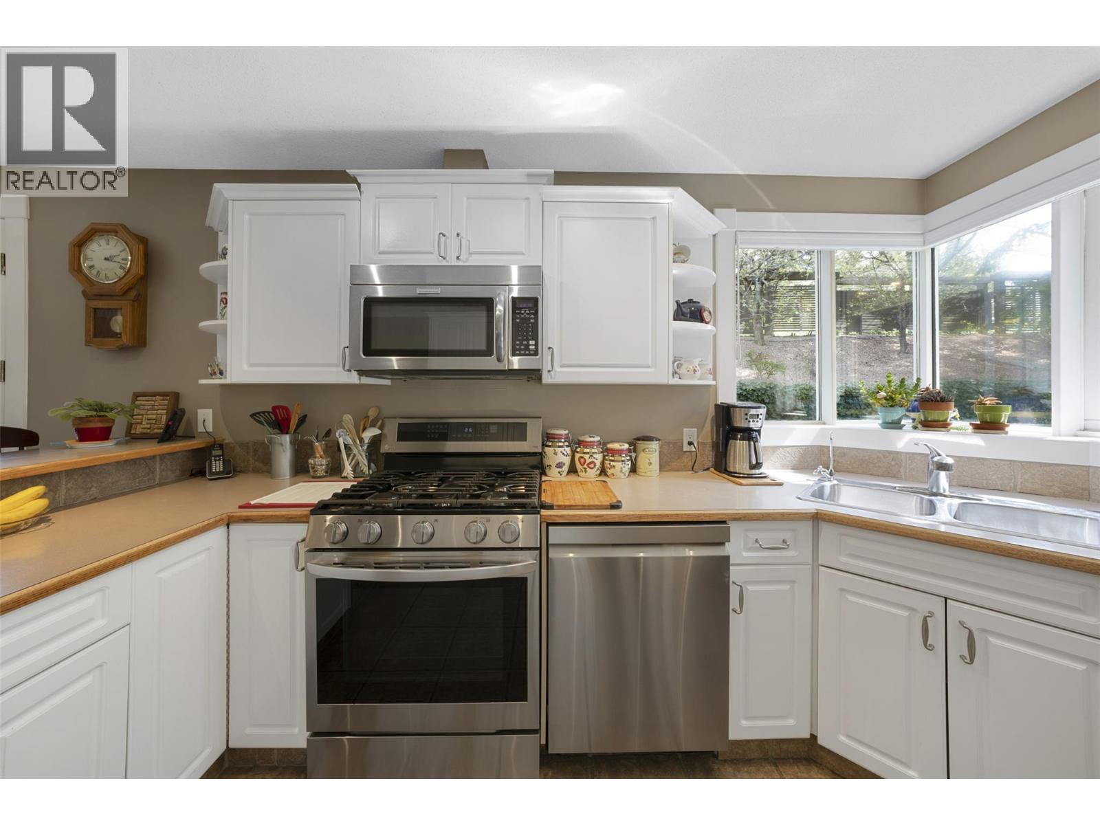 205 Merlin Court, Kelowna, British Columbia  V1V 1N2 - Photo 5 - 10384224