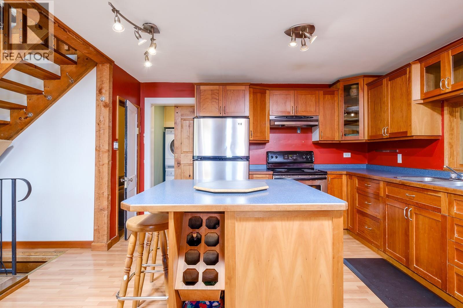 2034 Cliff Street, Rossland, British Columbia  V0G 1Y0 - Photo 14 - 10383399