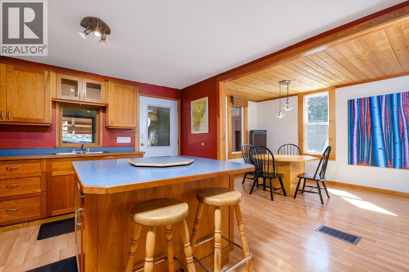 2034 Cliff Street, Rossland, British Columbia  V0G 1Y0 - Photo 15 - 10383399