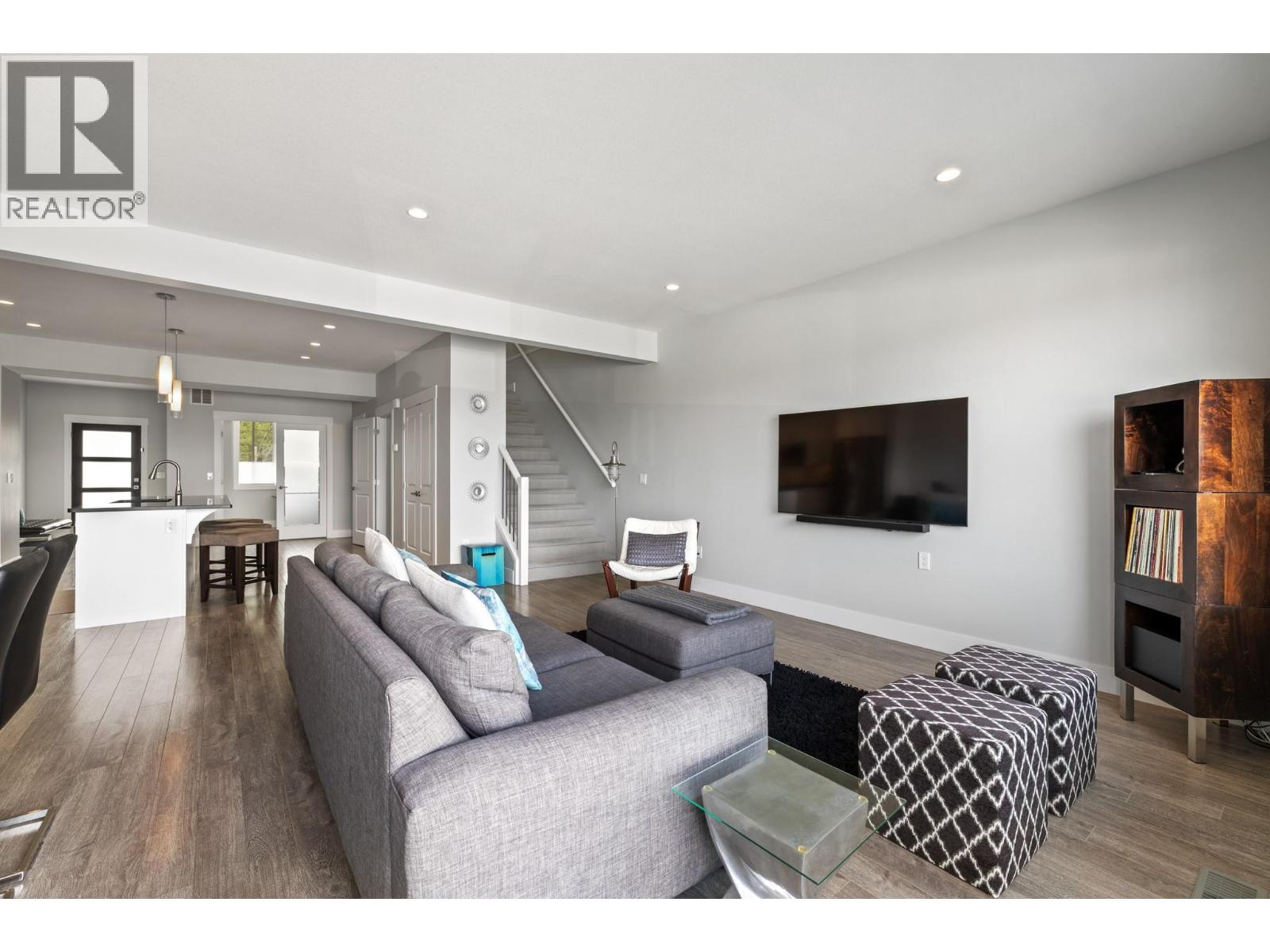 1260 Snowberry Avenue, Kelowna, British Columbia  V1W 5K7 - Photo 11 - 10382014
