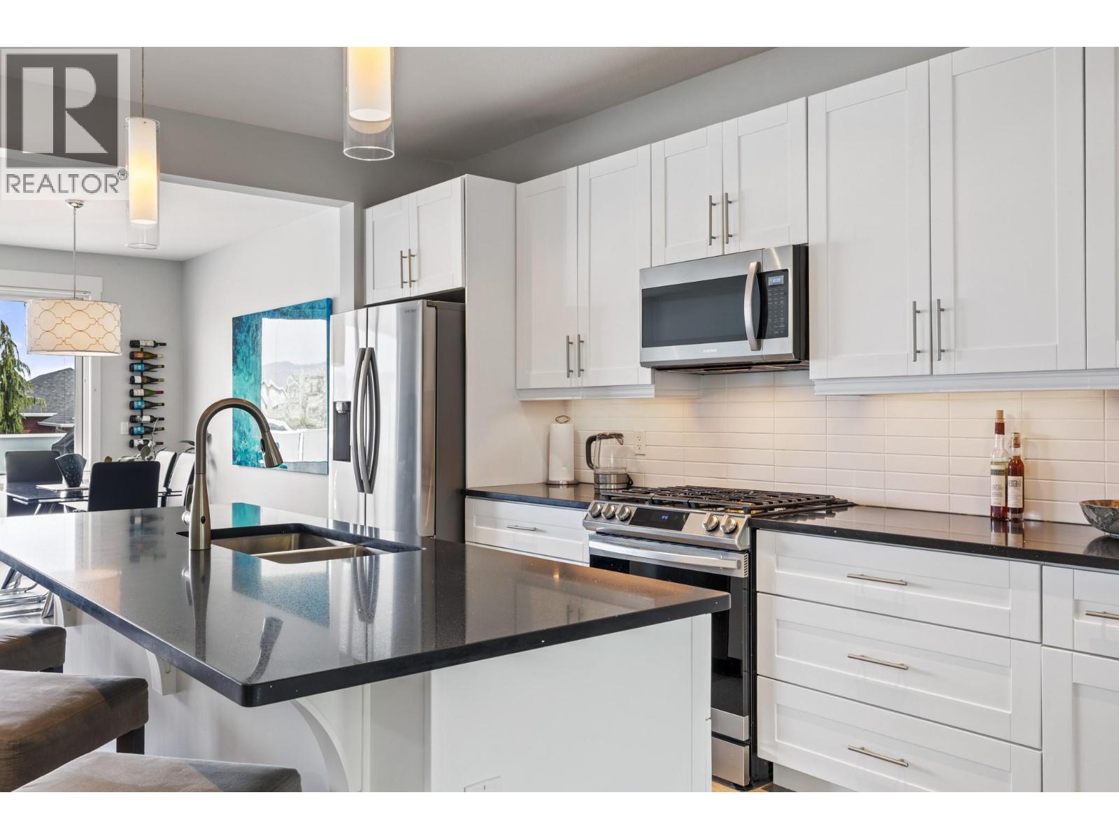 1260 Snowberry Avenue, Kelowna, British Columbia  V1W 5K7 - Photo 3 - 10382014