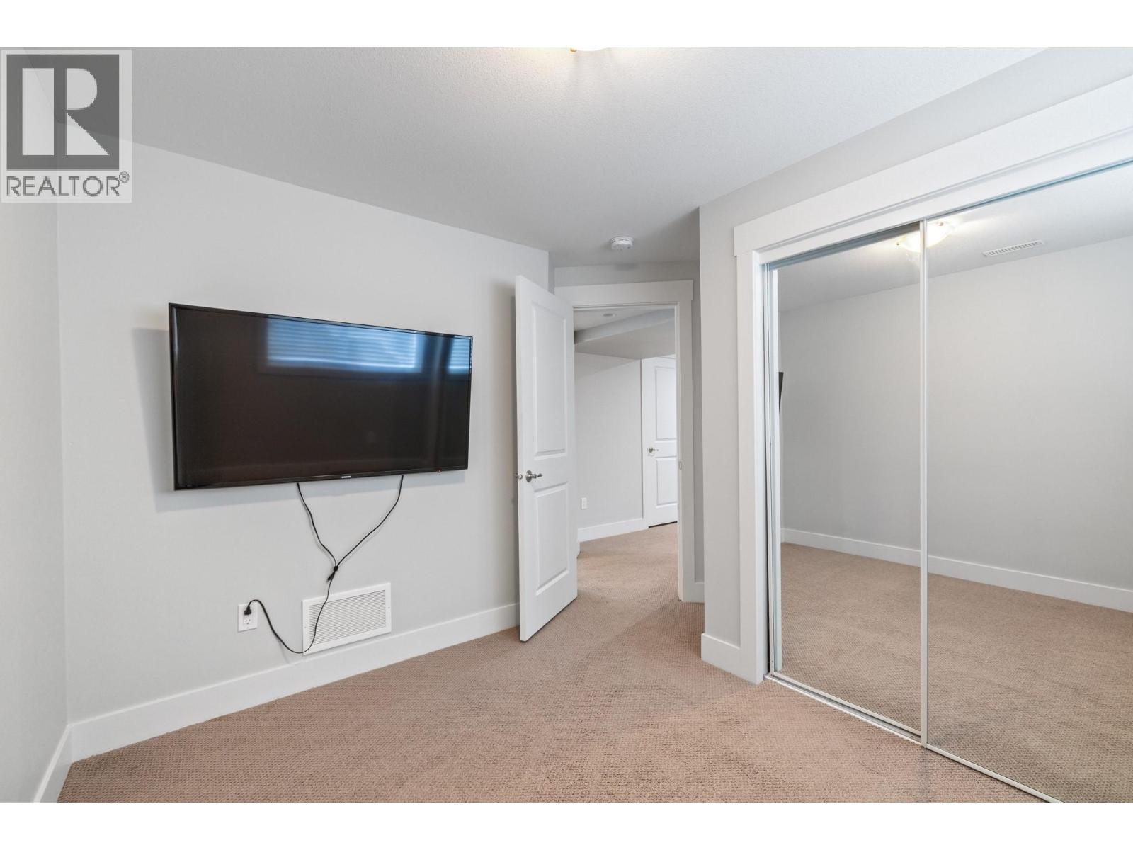 1260 Snowberry Avenue, Kelowna, British Columbia  V1W 5K7 - Photo 35 - 10382014