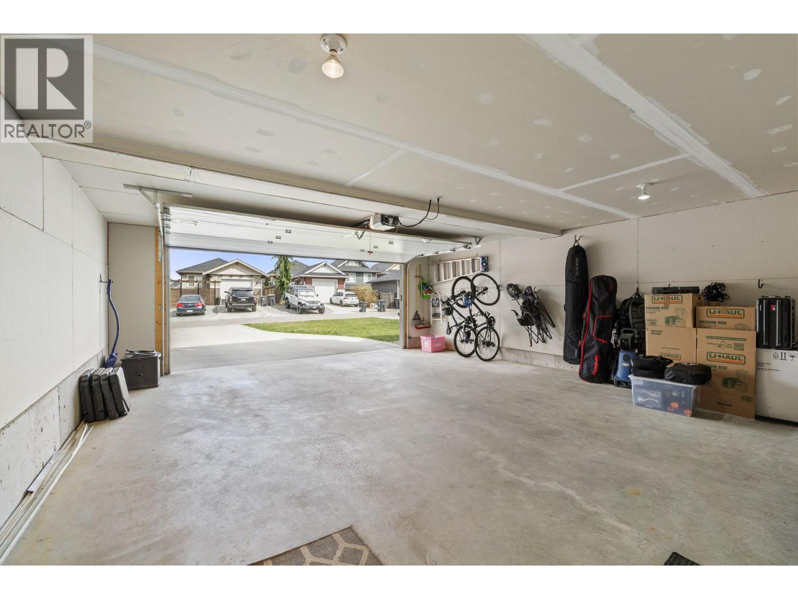 1260 Snowberry Avenue, Kelowna, British Columbia  V1W 5K7 - Photo 39 - 10382014