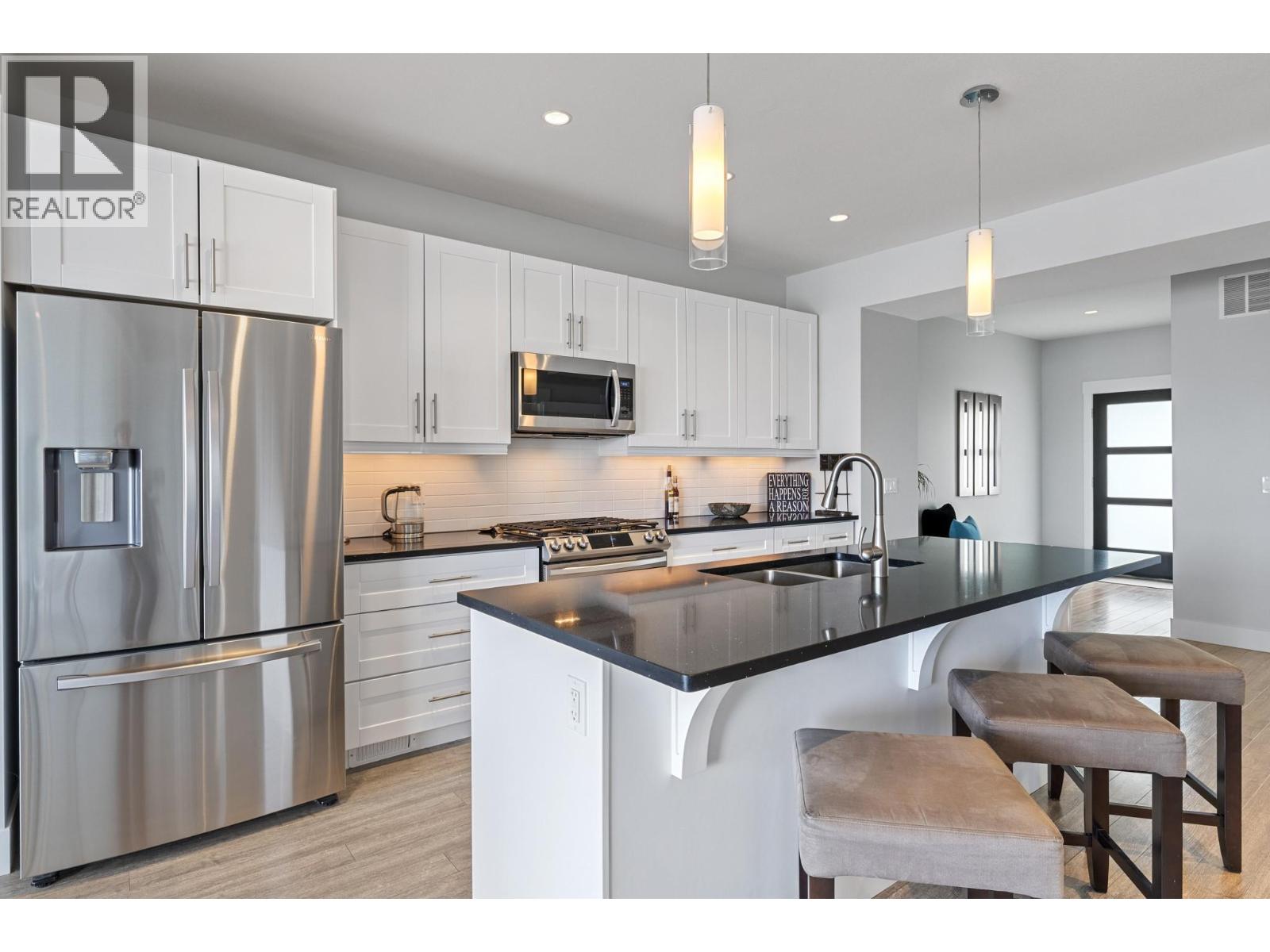 1260 Snowberry Avenue, Kelowna, British Columbia  V1W 5K7 - Photo 4 - 10382014