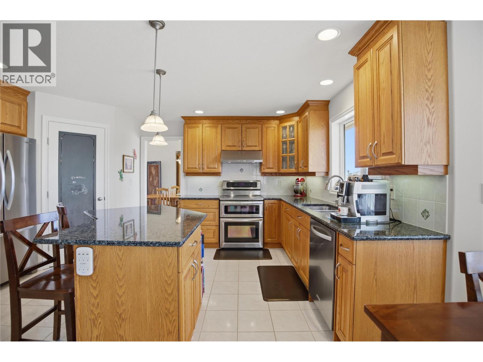 851 Bramble Place, Kamloops, British Columbia  V1S 1Y6 - Photo 7 - 10384339
