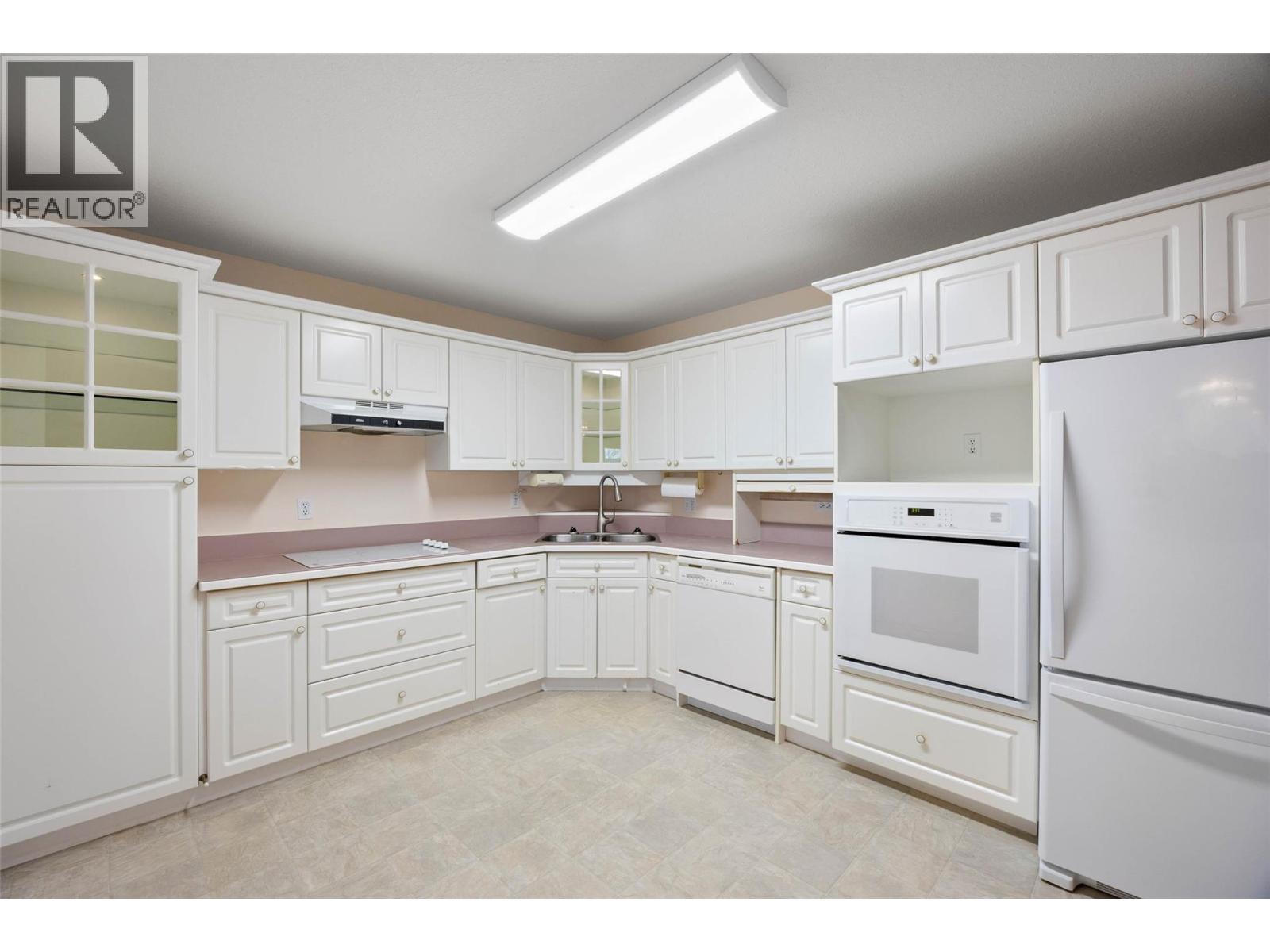 2022 Pacific Way Unit# 6, Kamloops, British Columbia  V1S 1T1 - Photo 3 - 10384546