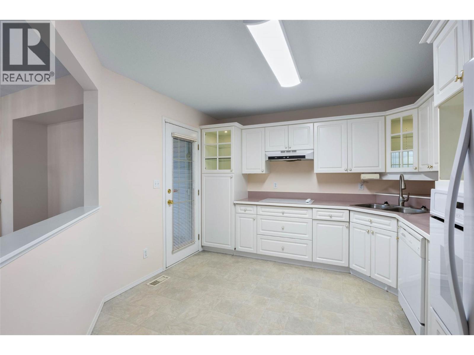2022 Pacific Way Unit# 6, Kamloops, British Columbia  V1S 1T1 - Photo 4 - 10384546