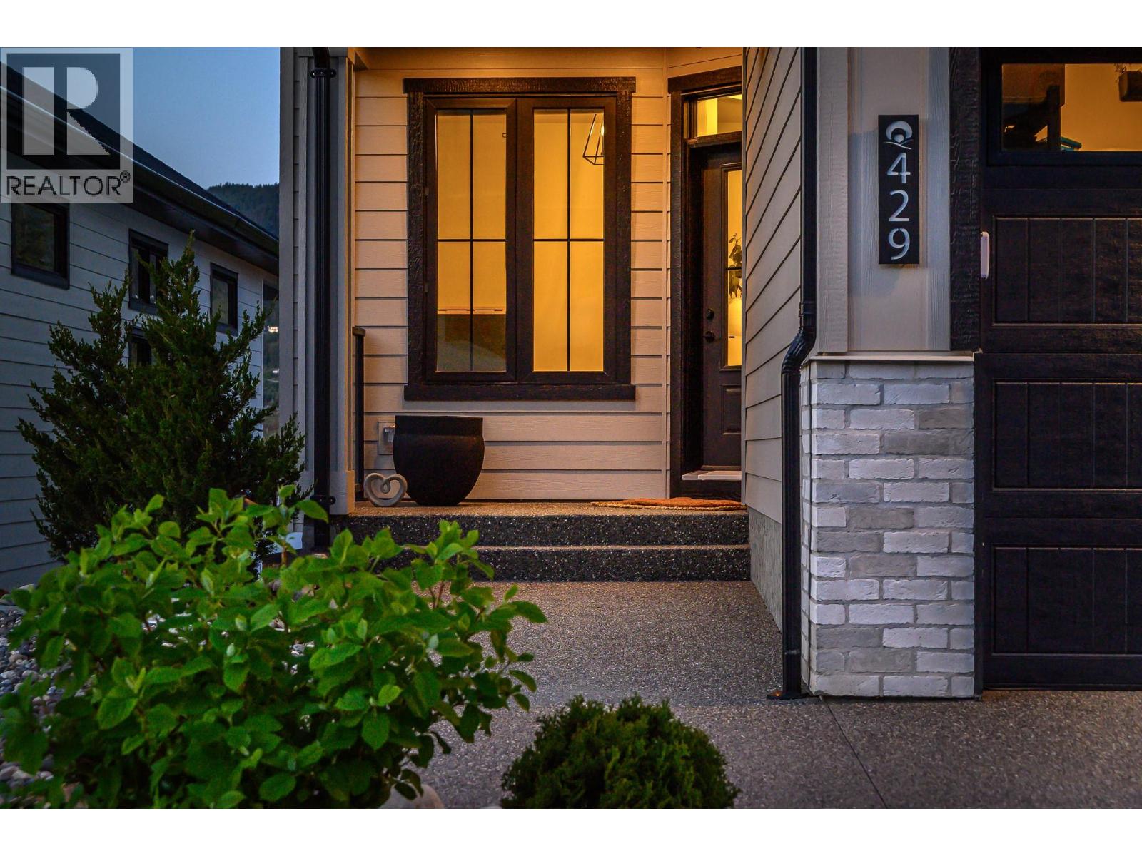 429 Morningview Drive, Coldstream, British Columbia  V1B 0B5 - Photo 6 - 10379967